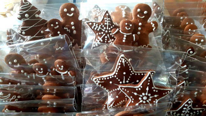 Pain d'épices de Noêl "gingerbread"  (5-6 sujets)